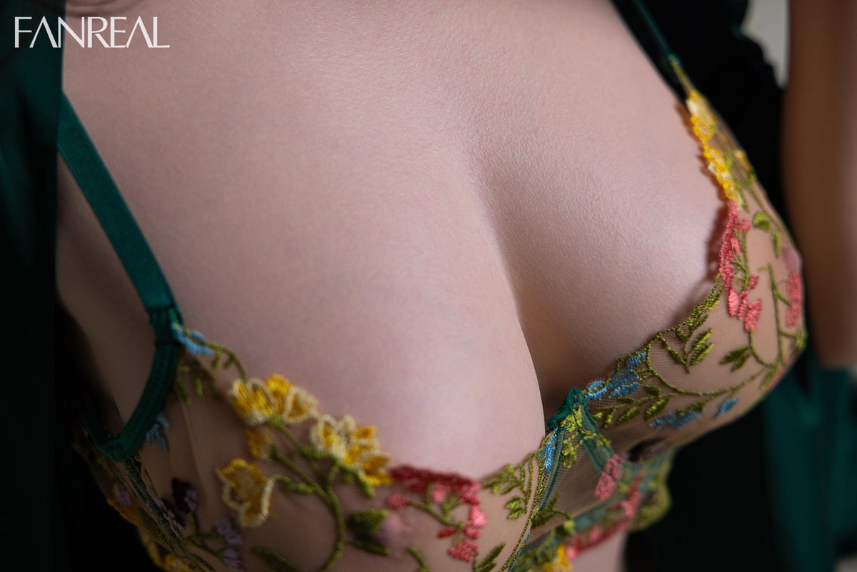 κούκλα σεξ Τζίνα (FanReal Doll φλιτζάνι 155 cm F RST σιλικόνη)