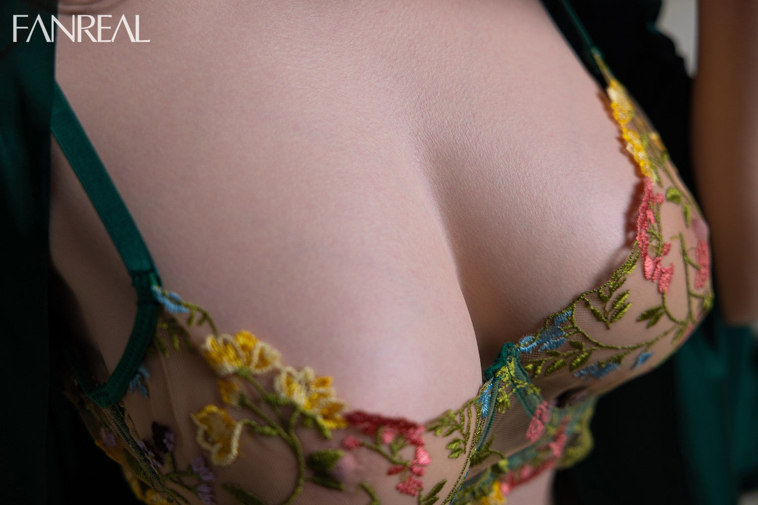 κούκλα σεξ Τζίνα (FanReal Doll φλιτζάνι 155 cm F RST σιλικόνη)